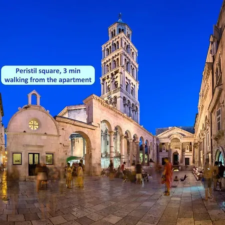 Classy In The Center Of Daire