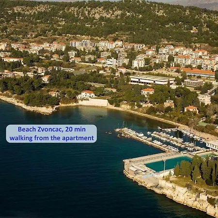 Classy In The Center Of * Split